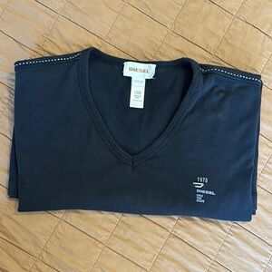 Diesel V-Neck 🖤/FREE